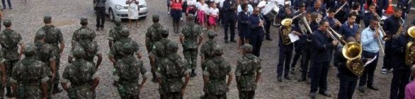 Militares e civis juntam-se no Desfile de 7 de Setembro