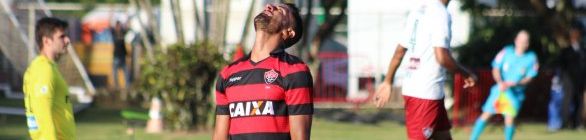 Com edema no pé, Tréllez segue como dúvida para jogo contra o São Paulo
