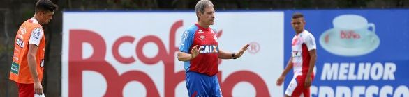 Tiro curto por resultado imediato: desafios de Carpegiani para arrumar o Bahia