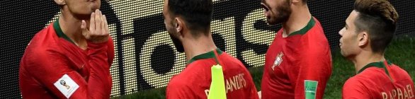 Com três gols de CR7, Portugal segura pressão e empata com a Espanha na estreia 