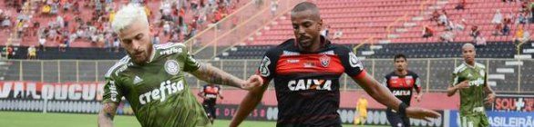 Com dois de Deyverson, Palmeiras vence e afunda Vitória na zona da degola