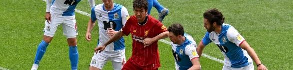 Liverpool goleia Blackburn por 6 a 0 em amistoso antes da volta oficial 