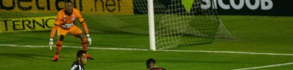 Figueirense e Vitória empatam sem gols no estádio Orlando Scarpelli