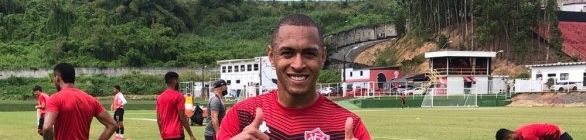 Em manhã de treino e testes, Vitória se reapresenta