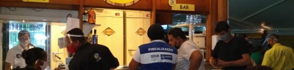 Bares são interditados por aglomeração