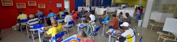 Restaurantes populares reabrem refeitórios e retomam cursos profissionalizantes