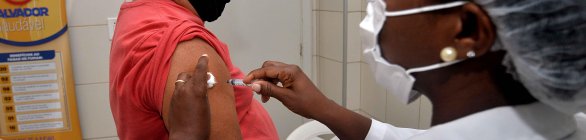 Campanha contra gripe segue em 109 postos fixos e drive-thru em Salvador   