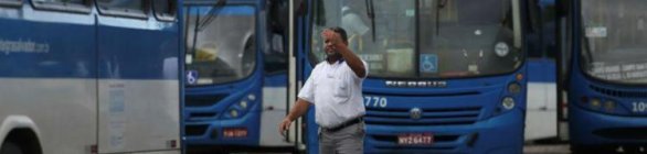 Rodoviários atrasam saída de ônibus da CSN