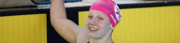 Stephanie Balduccini, 16 anos, é a nadadora mais jovem do Brasil 