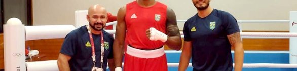 Abner Teixeira dá aula de Boxe e vence em sua estreia em Tóquio 2020
