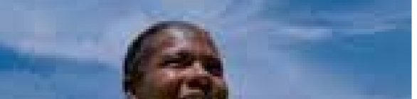 Formiga grava os pés na Calçada da Fama do Mineirão