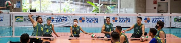 Seleção masculina de vôlei sentado treina no CT Paralímpico e testa três jovens 