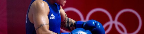 Atual campeã, Bia Ferreira estreia com nocaute no Mundial de Boxe