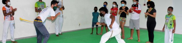 Projetos municipais incentivam prática da capoeira em Salvador