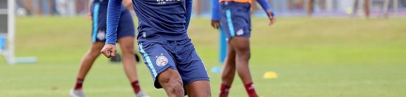 Lateral André, do Bahia, sofre acidente de carro na ilha de Itaparica