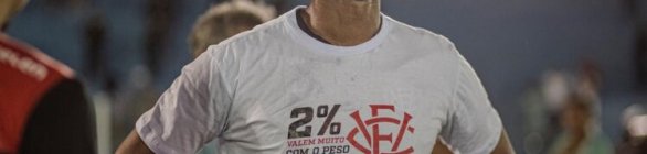 Dinei receberá homenagem em partida que marca sua aposentadoria