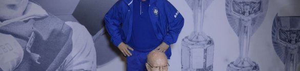 CBF inaugura, no Rio, estátua em homenagem a Zagallo