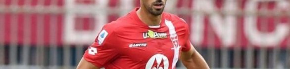 Pablo Marí recebe alta de hospital após cirurgia