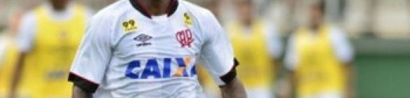 Bahia oficializa contratação do lateral-direito Eduardo, ex-Atlético-PR