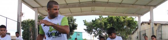 Batizados de capoeira encerram projeto Ginga De Peito Aberto em escola municipal