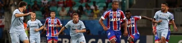 Com pênalti polêmico, Bahia vence Grêmio com gol nos descontos e se afasta do Z-