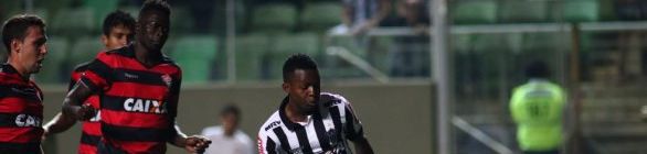 Vitória vence no Horto, sai do Z-4 e aumenta a crise do Atlético-MG