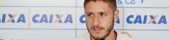 Zé Rafael admite pecar em finalizações e define próximo jogo: “Divisor de águas”