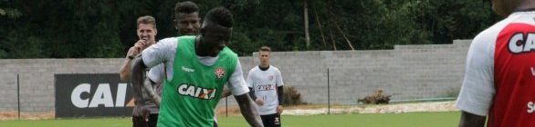 Aclamado pela torcida, Kanu treina como titular e avisa: “Momento de entrega 