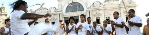 Oficinas de capoeira, iorubá, dança afro, turbante e percussão..