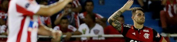 Vizeu marca dois César defende pênalti e Flamengo está na final da Sul-Americana
