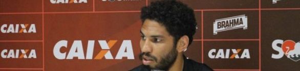 Após sufoco e quase rebaixamento, Wallace desabafa: “Fizeram m... aqui”