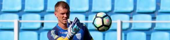 Desejado pelo Bahia, goleiro Douglas