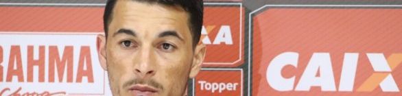Com fama de artilheiro, Belusso espera fazer muitos gols pelo Vitória
