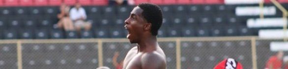 Com gol de placa, Vitória bate Bahia de Feira e segue na liderança do Baianão