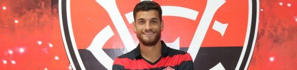 Vitória anuncia meia Guilherme Costa, emprestado pelo Vasco