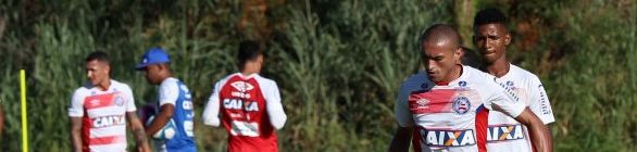 Em treino tático, Guto mantém time e pede: “Vocês têm que partir para cima”