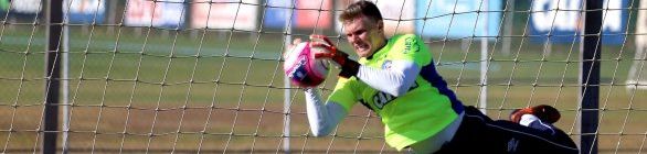 Goleiro Douglas corta o pé em casa e pode desfalcar o Bahia na quinta-feira