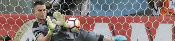 Goleiro defende última cobrança, e Grêmio conquista a Recopa nas penalidades 