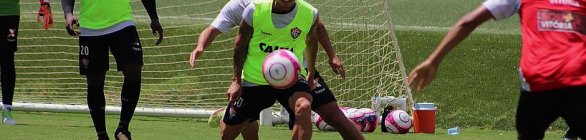 Mesmo suspensos, Kanu, Yago e Denílson são relacionados para semifinal