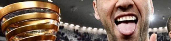 Daniel Alves vibra com 36º título: