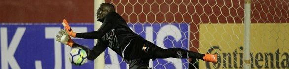 Neilton marca, Caíque brilha nos pênaltis, e Vitória elimina Inter