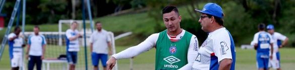 Guto Ferreira comandou um trabalho tático fechado à imprensa.