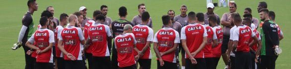 Precisando golear, Vitória deve mudar estilo e superar desfalques para avançar