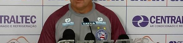Improvisar ou lançar Itinga? Enderson revela dúvida na frente: