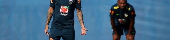 Tite planeja reação do setor direito após mudança de posição do midas Coutinho