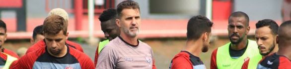 Vitória aproveita intertemporada e eleva concorrência no setor defensivo