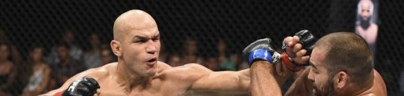 Cigano faz luta cerebral e vence Ivanov por pontos na luta principal do UFC Bois