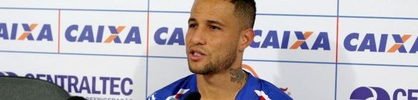Lateral-direito assina com o clube baiano contrato válido até o fim da temporada