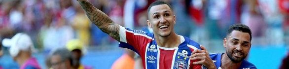 Chamou para dançar? Com “créu” de Vinícius, Bahia goleia Vitória e deixa Z-4