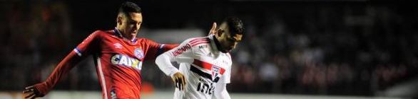 São Paulo sofre, mas vence o Bahia e dorme na liderança do Brasileirão